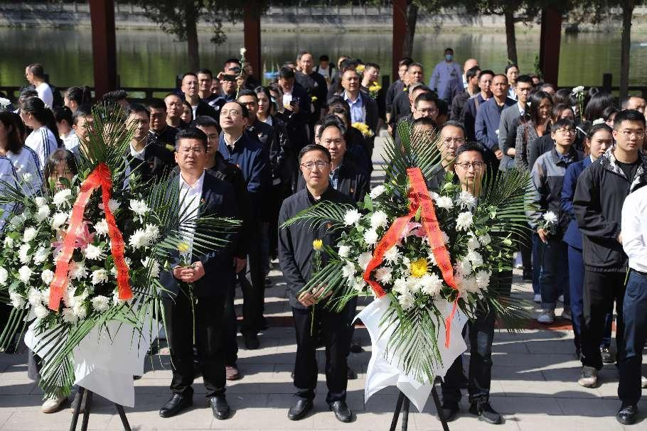 公服集團(tuán)清源水務(wù)公司組織開展“緬懷革命先烈，祭奠不朽英魂”清明祭掃主題活動